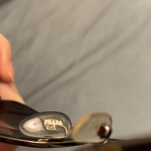 Like new authentic Prada sunglasses unisex - Picture 9 of 11